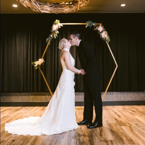 Meet your Posher, Aphrodite's - Picture 3 of 13